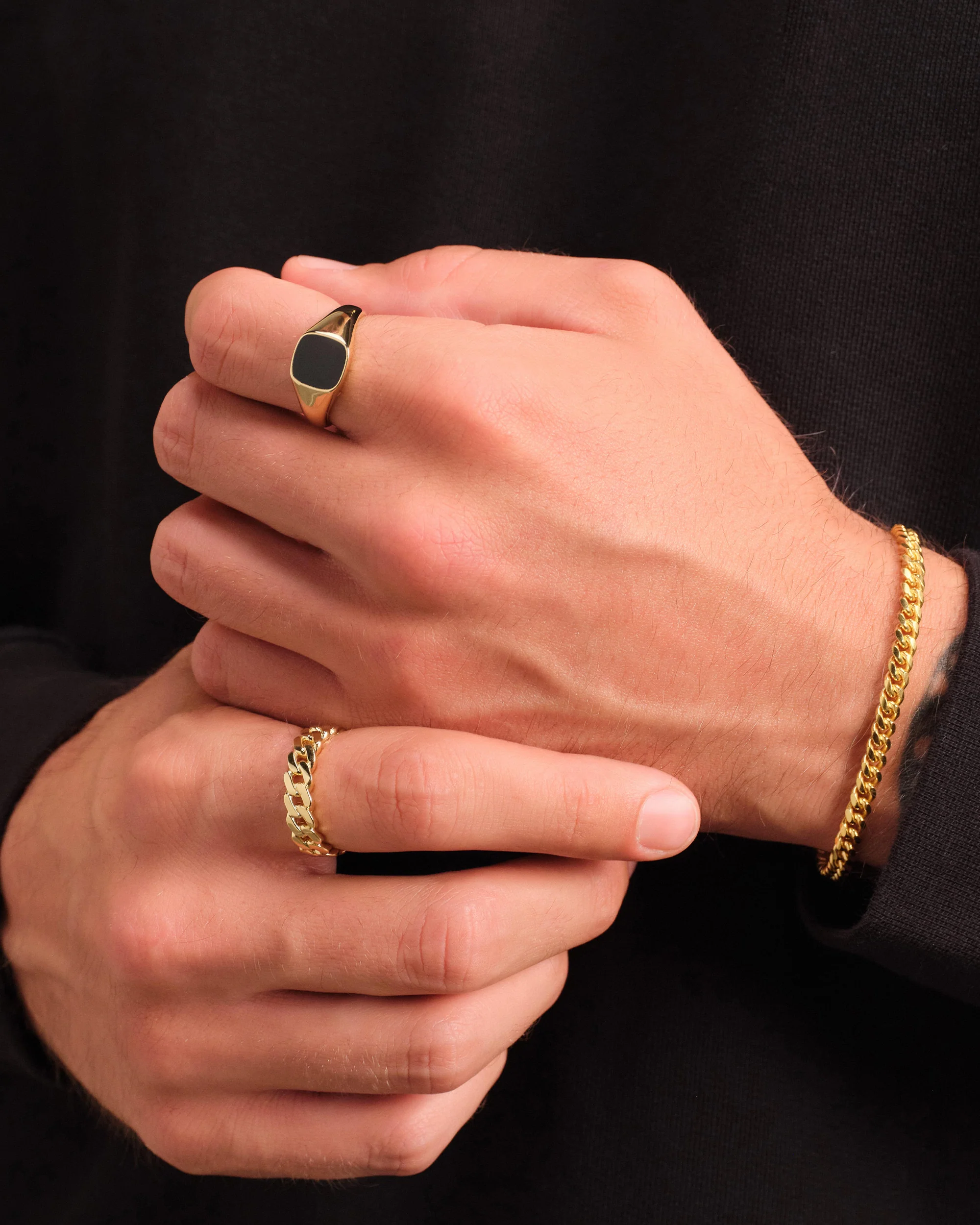 Square_Signet_Ring_Gold_Model3_Shopify_Tall